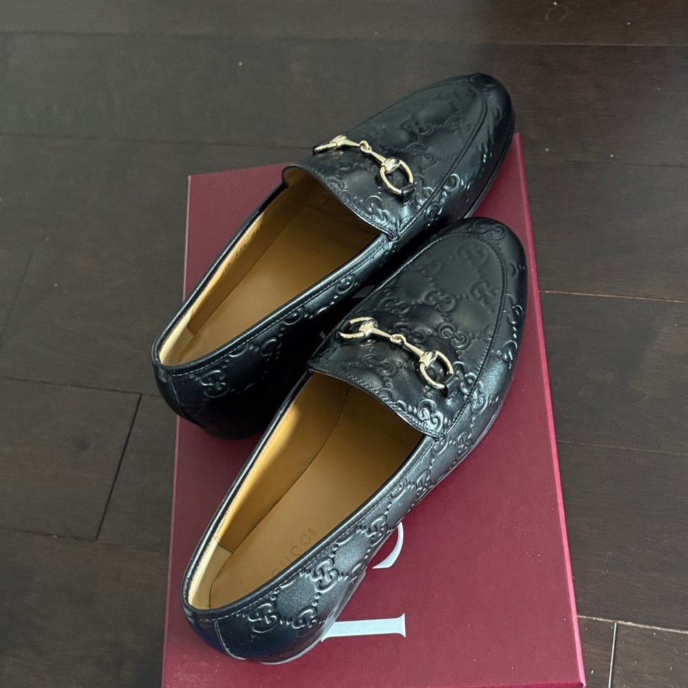 Gucci Black GG embossed Leather Loafers - Picture 7 of 11